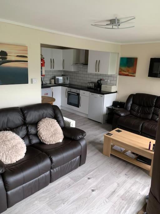 Stunning 3 Bed Riverside Cabin In Snowdonia Caeathro Bagian luar foto