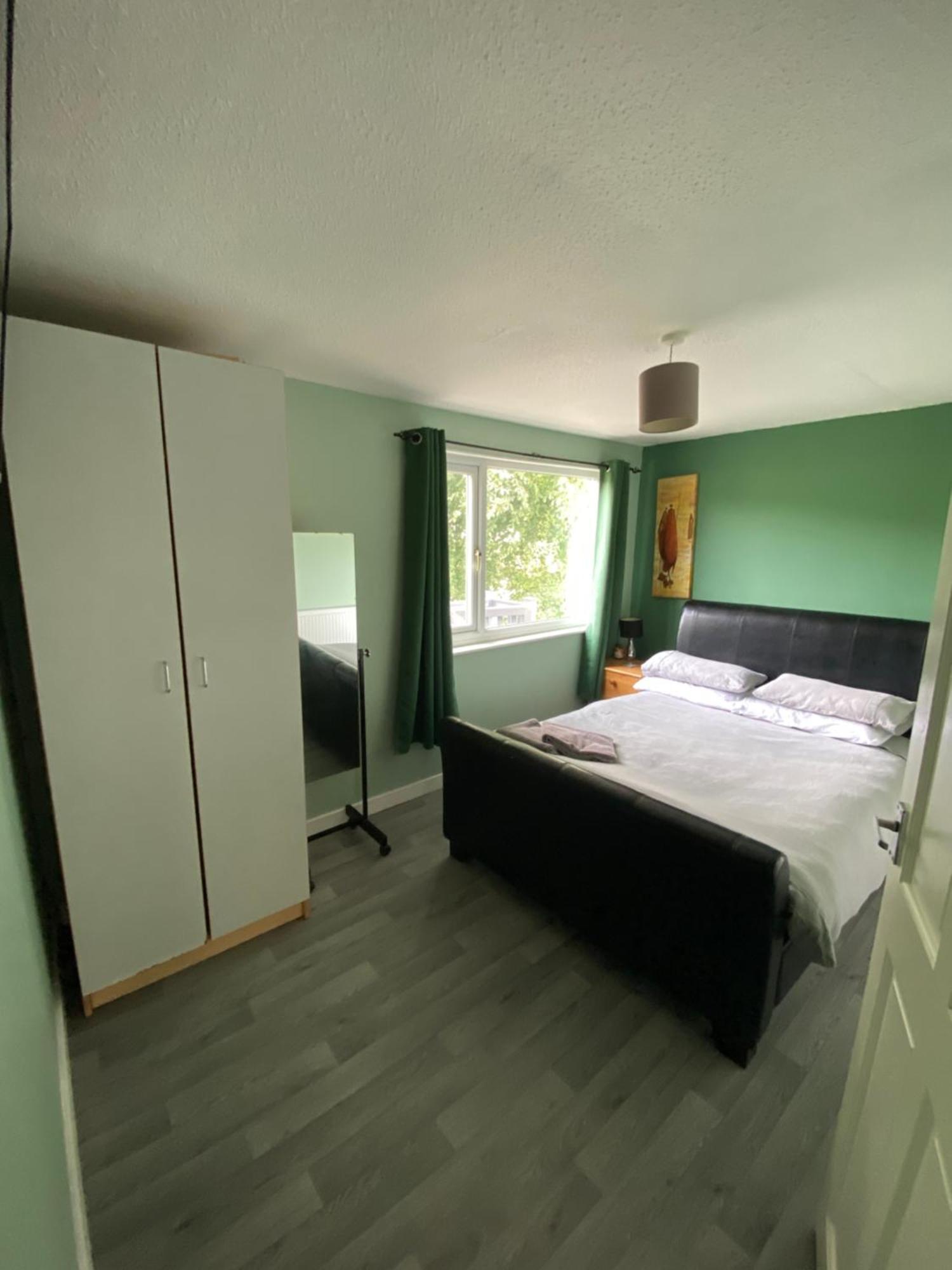 Stunning 3 Bed Riverside Cabin In Snowdonia Caeathro Bagian luar foto