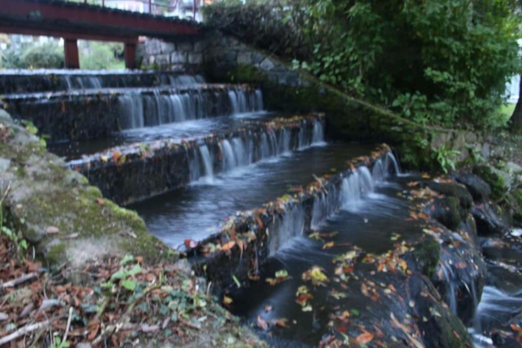 Stunning 3 Bed Riverside Cabin In Snowdonia Caeathro Bagian luar foto