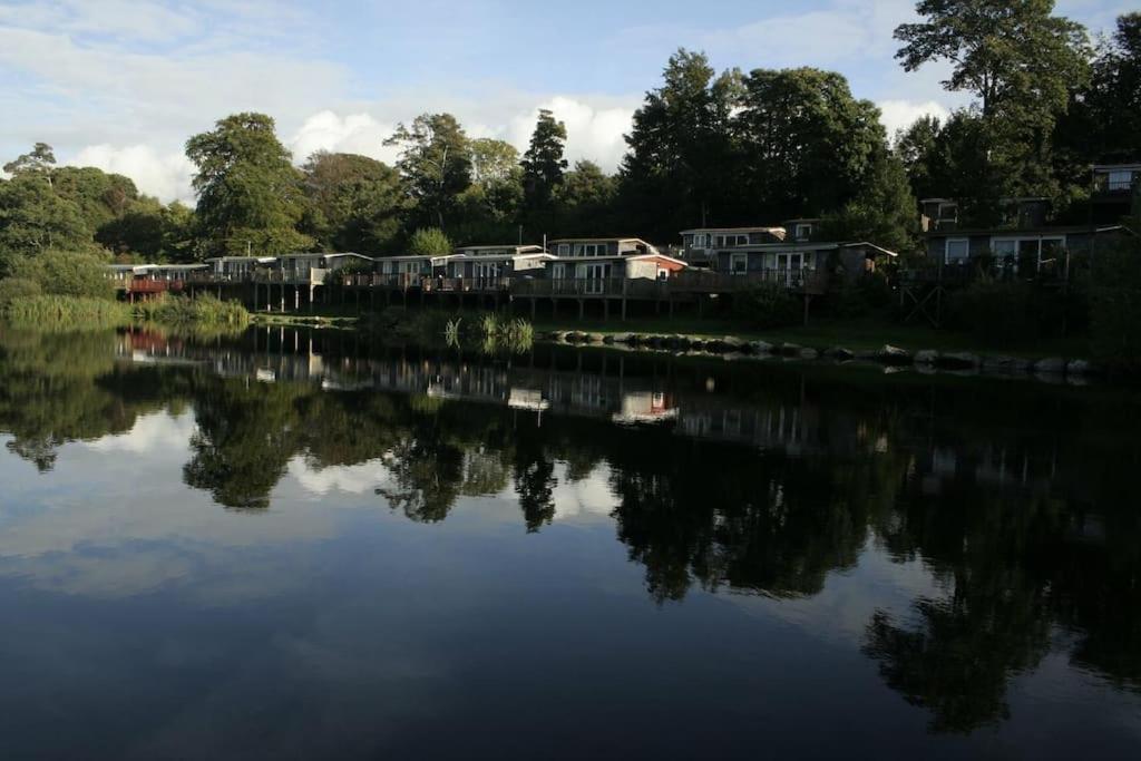Stunning 3 Bed Riverside Cabin In Snowdonia Caeathro Bagian luar foto