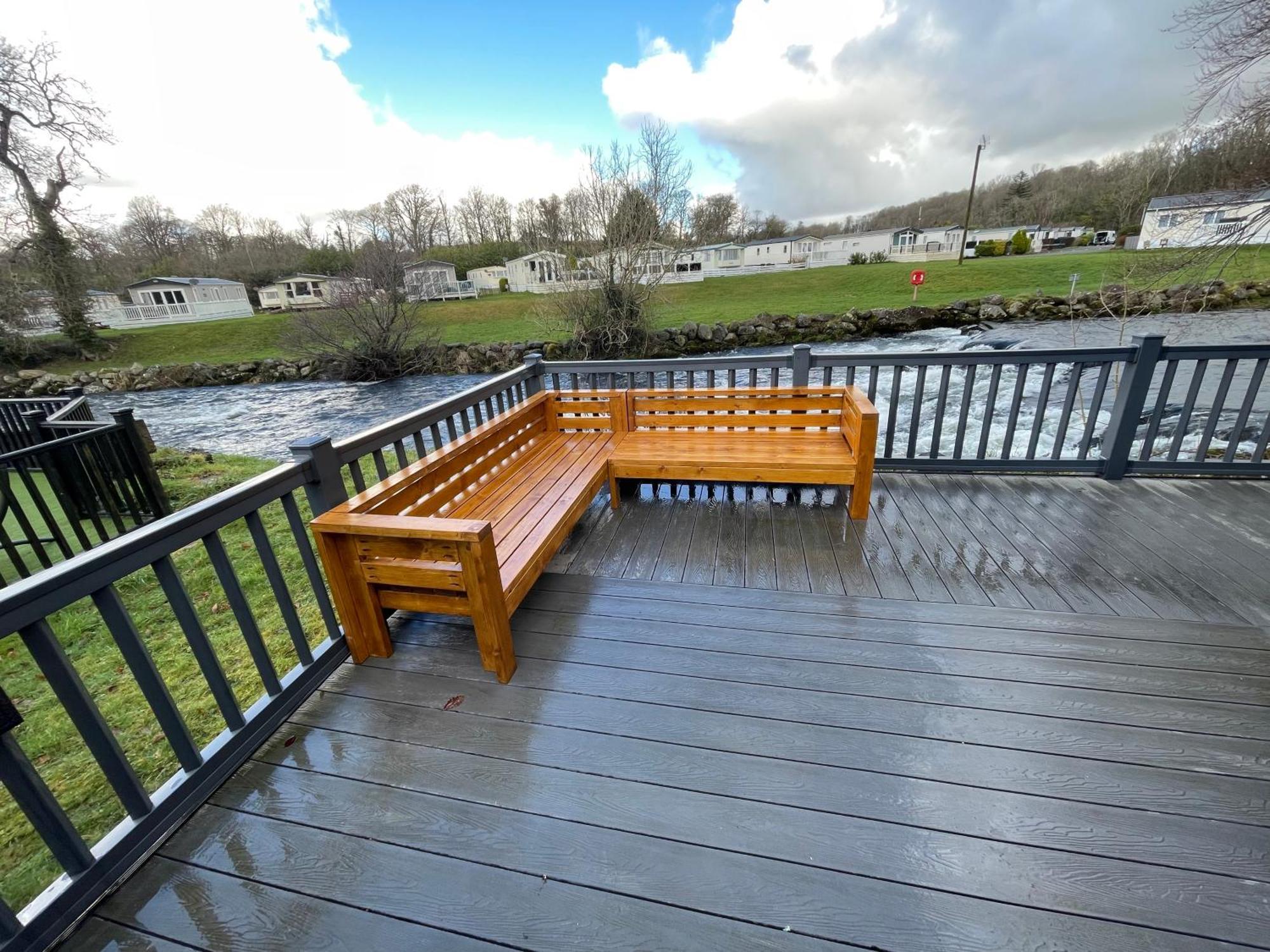 Stunning 3 Bed Riverside Cabin In Snowdonia Caeathro Bagian luar foto
